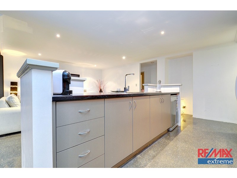 33 Rocklands Loop, Carramar WA 6031