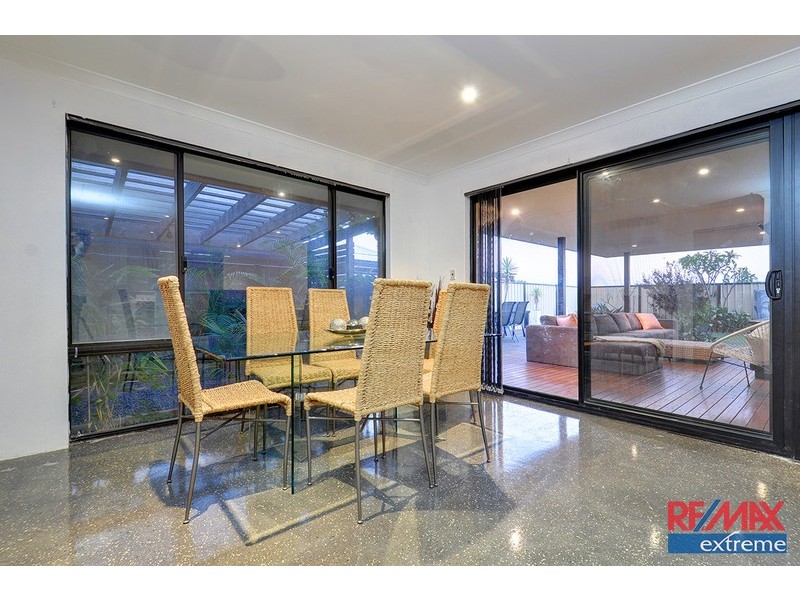 33 Rocklands Loop, Carramar WA 6031