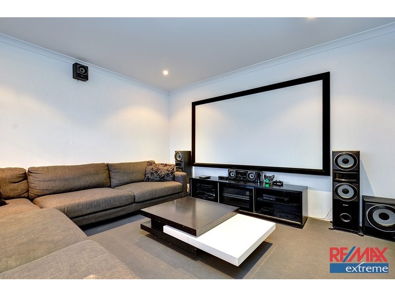 33 Rocklands Loop, Carramar WA 6031