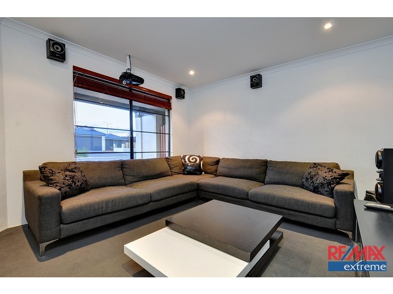 33 Rocklands Loop, Carramar WA 6031