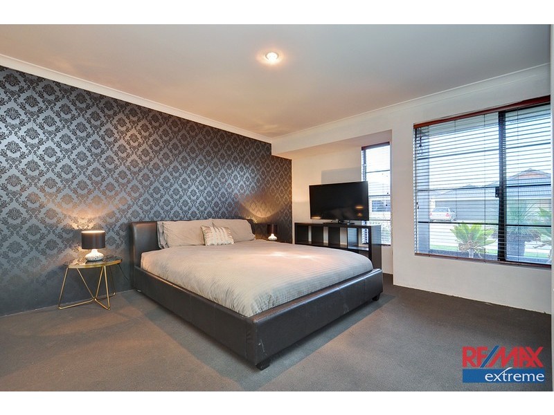 33 Rocklands Loop, Carramar WA 6031