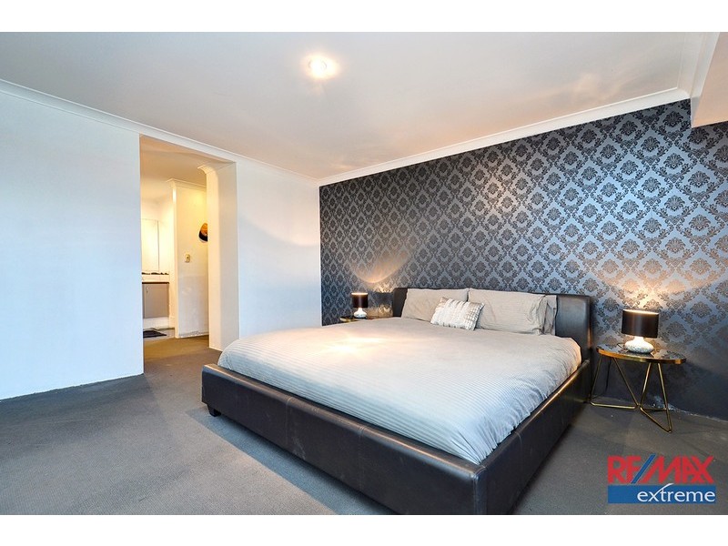 33 Rocklands Loop, Carramar WA 6031