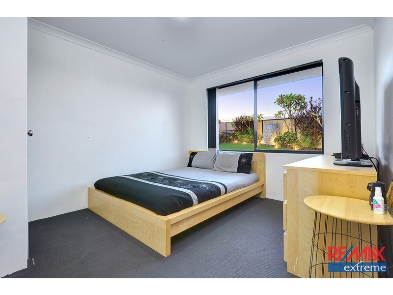 33 Rocklands Loop, Carramar WA 6031