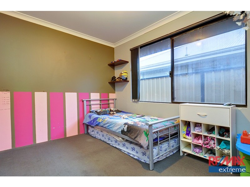 33 Rocklands Loop, Carramar WA 6031