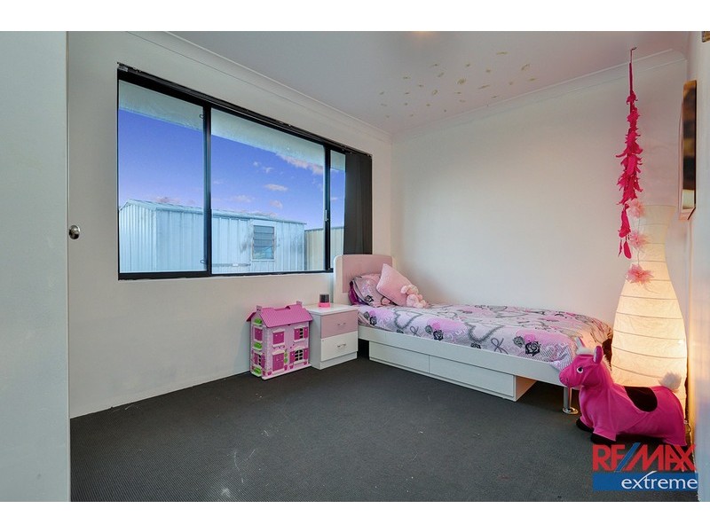 33 Rocklands Loop, Carramar WA 6031