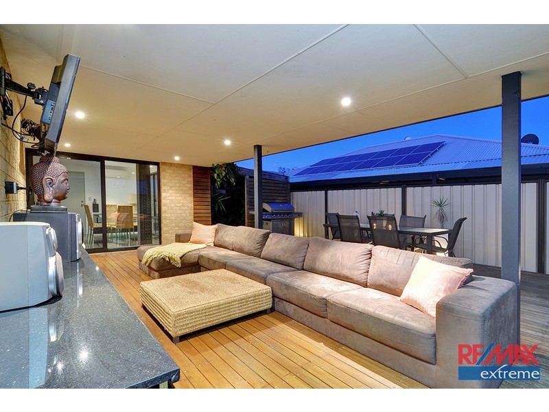 33 Rocklands Loop, Carramar WA 6031