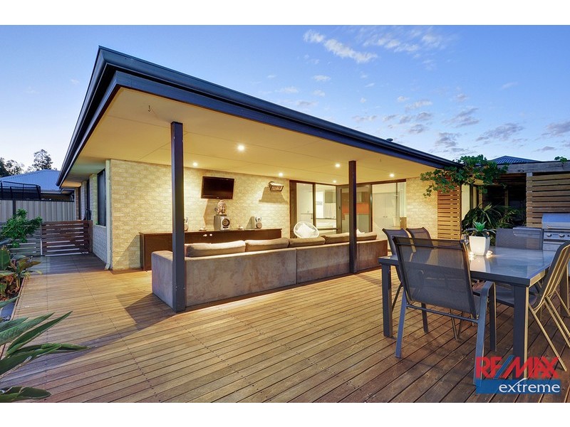 33 Rocklands Loop, Carramar WA 6031