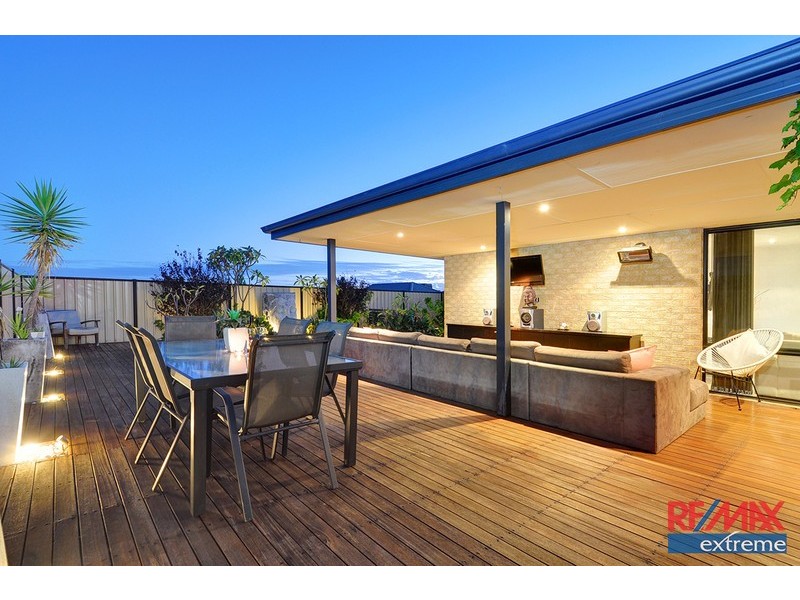 33 Rocklands Loop, Carramar WA 6031