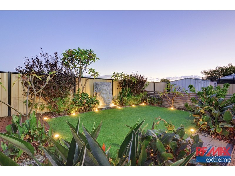33 Rocklands Loop, Carramar WA 6031