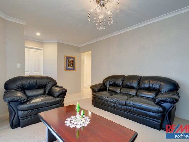 71 Greenfields Circle, Hocking WA 6065