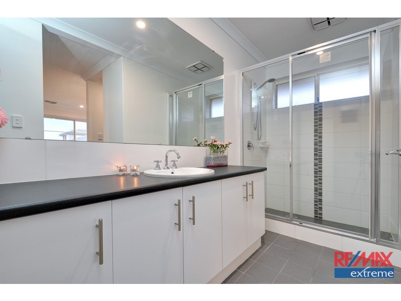 9 Farnese Way, Banksia Grove WA 6031