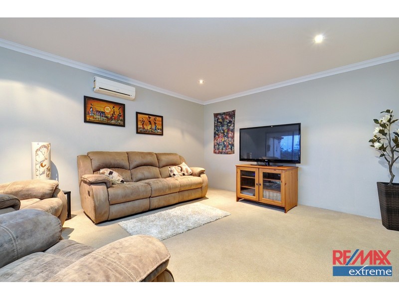 17 Mulgrave Loop, Mindarie WA 6030