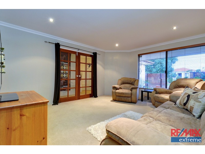 17 Mulgrave Loop, Mindarie WA 6030