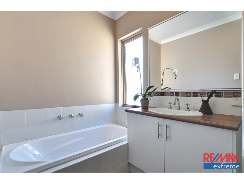 9 Anthus Lane, Tapping WA 6065