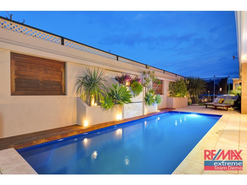 9 Lauderdale Ramble, Carramar WA 6031