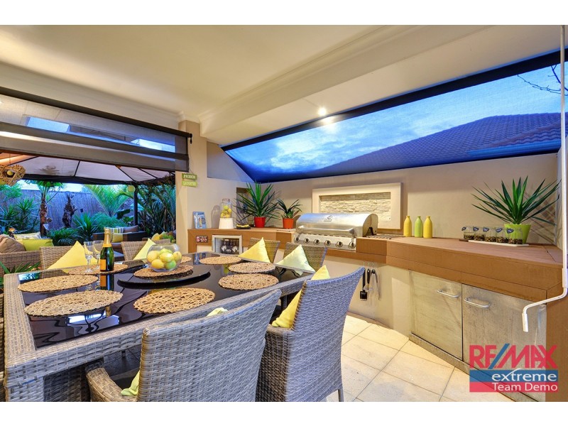 9 Lauderdale Ramble, Carramar WA 6031