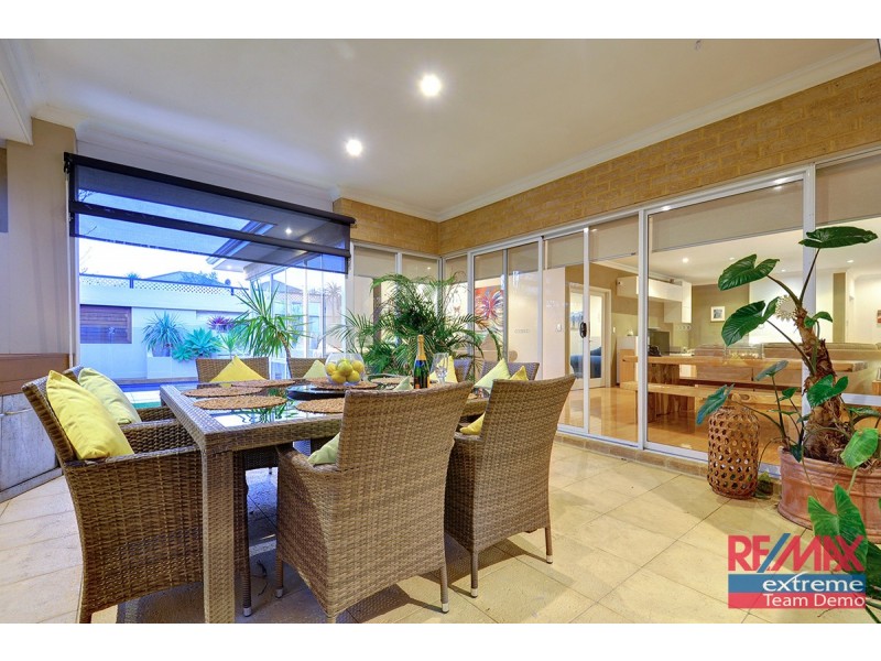 9 Lauderdale Ramble, Carramar WA 6031