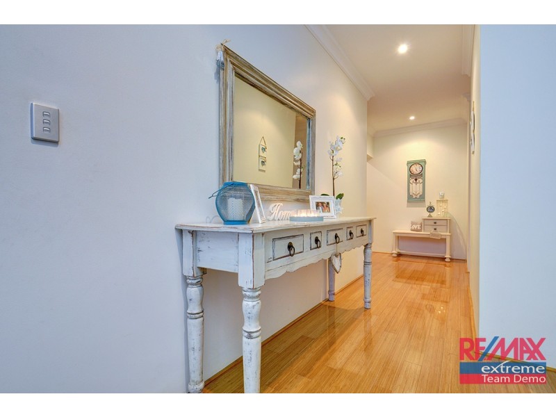 9 Lauderdale Ramble, Carramar WA 6031