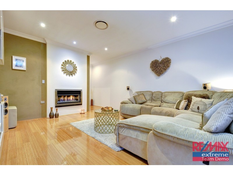 9 Lauderdale Ramble, Carramar WA 6031