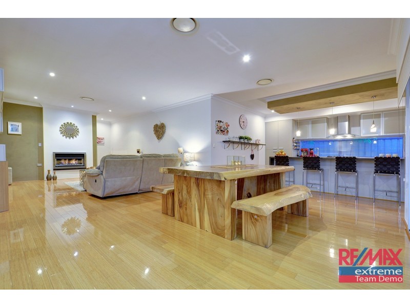 9 Lauderdale Ramble, Carramar WA 6031