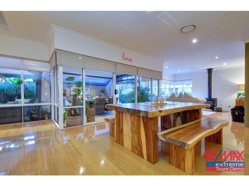 9 Lauderdale Ramble, Carramar WA 6031