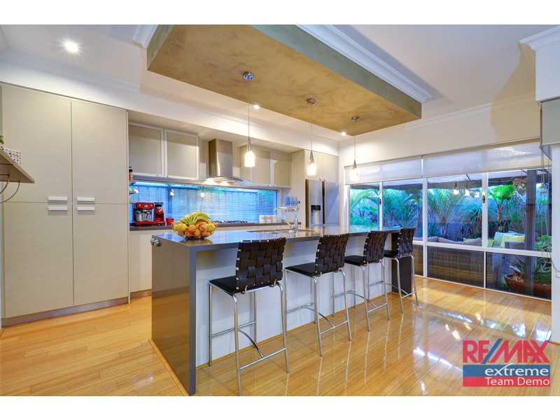 9 Lauderdale Ramble, Carramar WA 6031