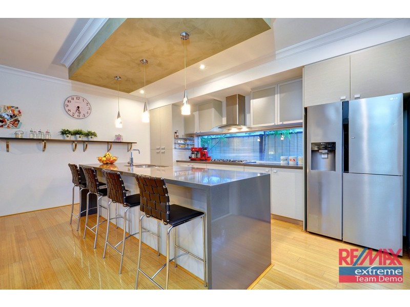 9 Lauderdale Ramble, Carramar WA 6031