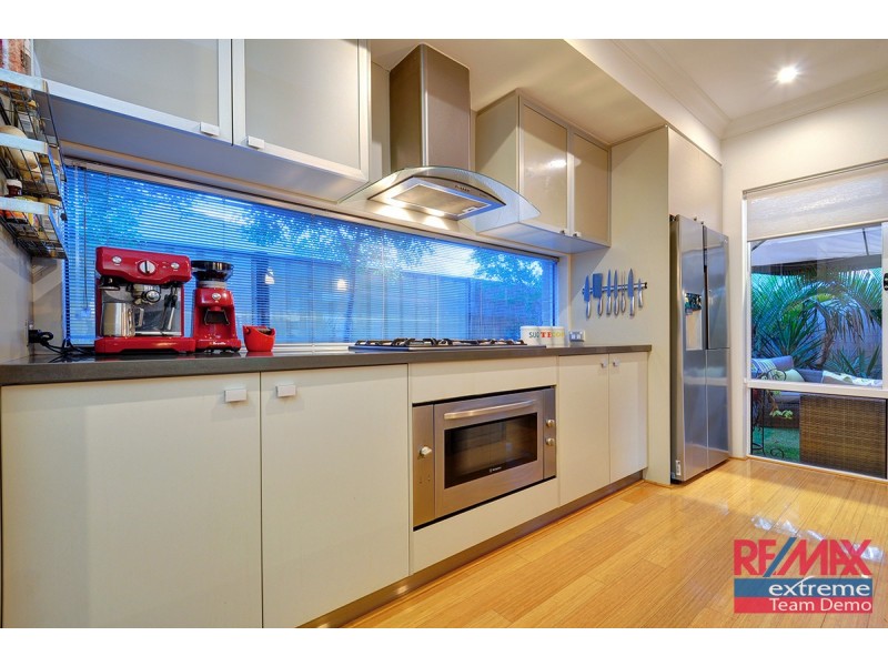 9 Lauderdale Ramble, Carramar WA 6031