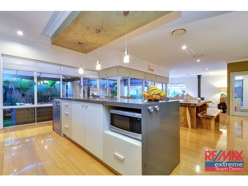 9 Lauderdale Ramble, Carramar WA 6031