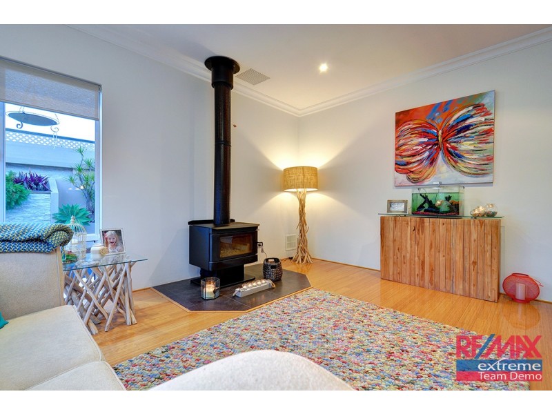9 Lauderdale Ramble, Carramar WA 6031