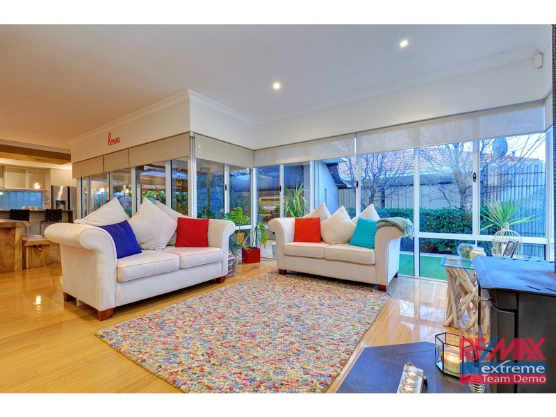 9 Lauderdale Ramble, Carramar WA 6031