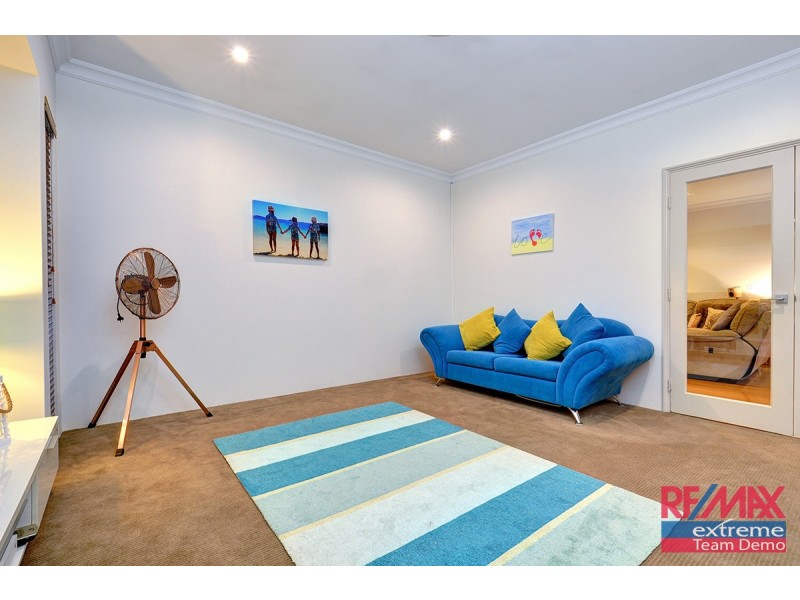 9 Lauderdale Ramble, Carramar WA 6031