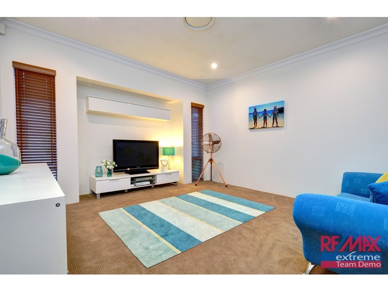 9 Lauderdale Ramble, Carramar WA 6031