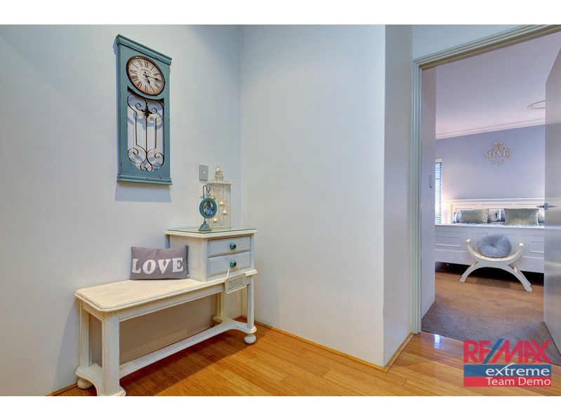 9 Lauderdale Ramble, Carramar WA 6031