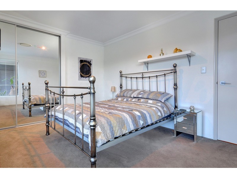 9 Lauderdale Ramble, Carramar WA 6031