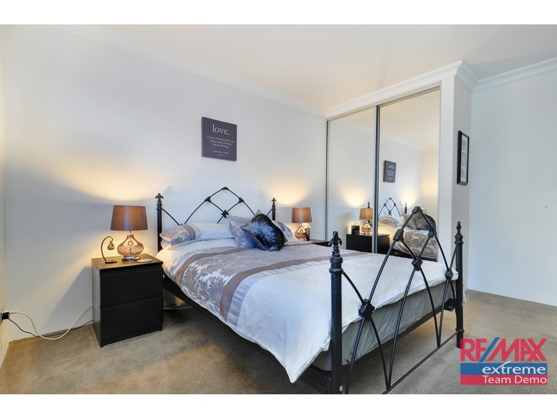 9 Lauderdale Ramble, Carramar WA 6031