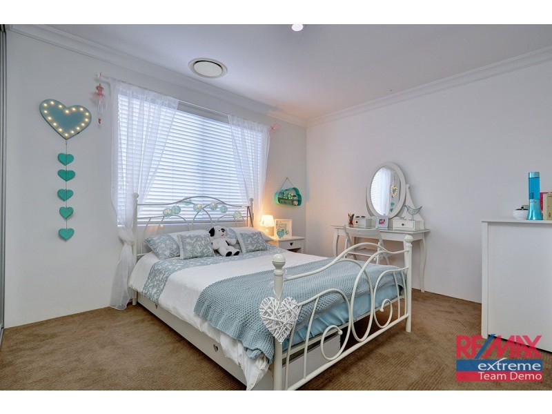 9 Lauderdale Ramble, Carramar WA 6031