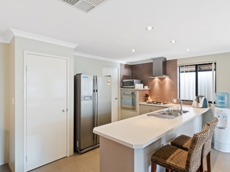 33 Kareela Meander, Tapping WA 6065