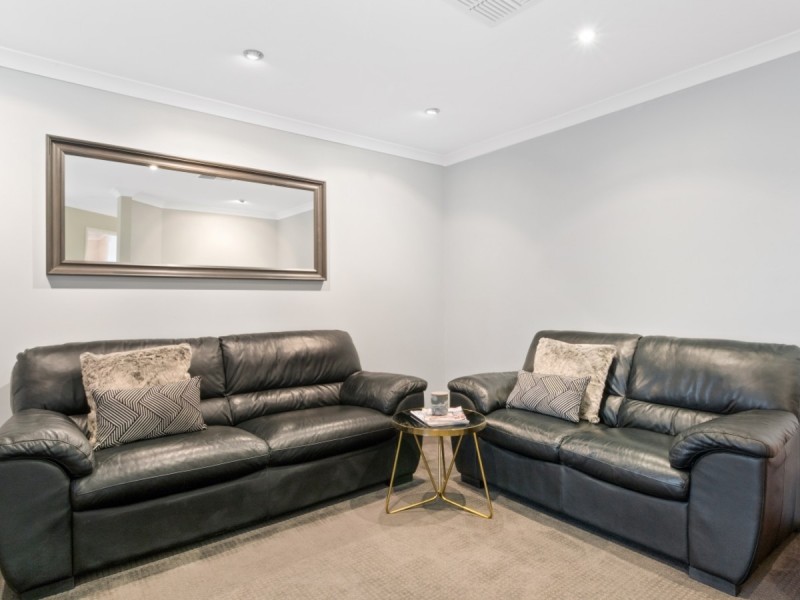 33 Kareela Meander, Tapping WA 6065