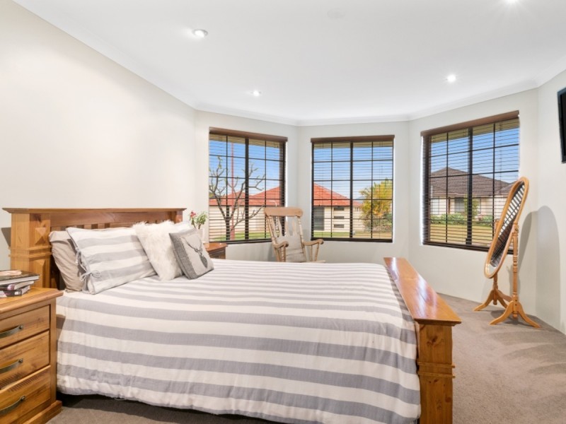 33 Kareela Meander, Tapping WA 6065