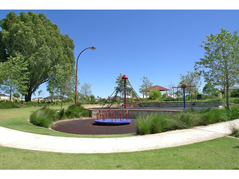 33 Kareela Meander, Tapping WA 6065