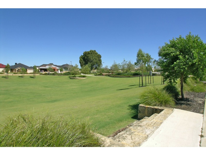 33 Kareela Meander, Tapping WA 6065