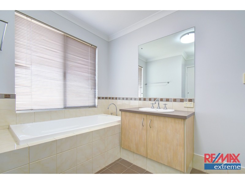 40 Fineview Crescent, Carramar WA 6031