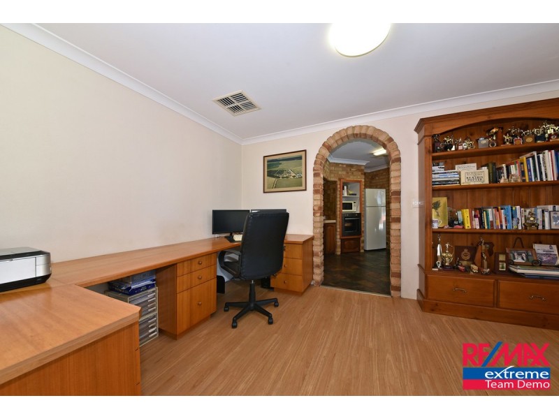 110 Greenvale Place, Mariginiup WA 6078