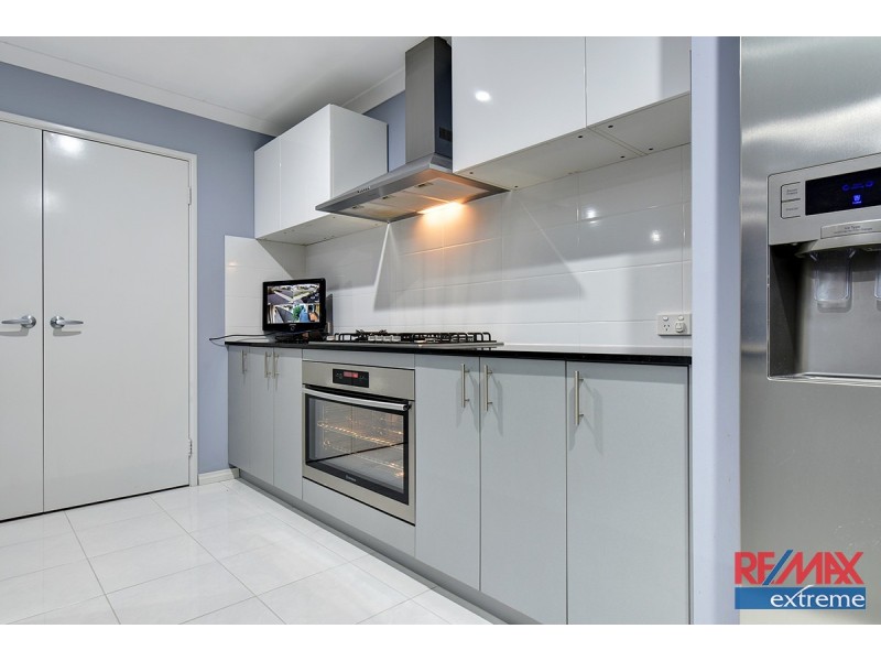 77 Leschenault Loop, Banksia Grove WA 6031