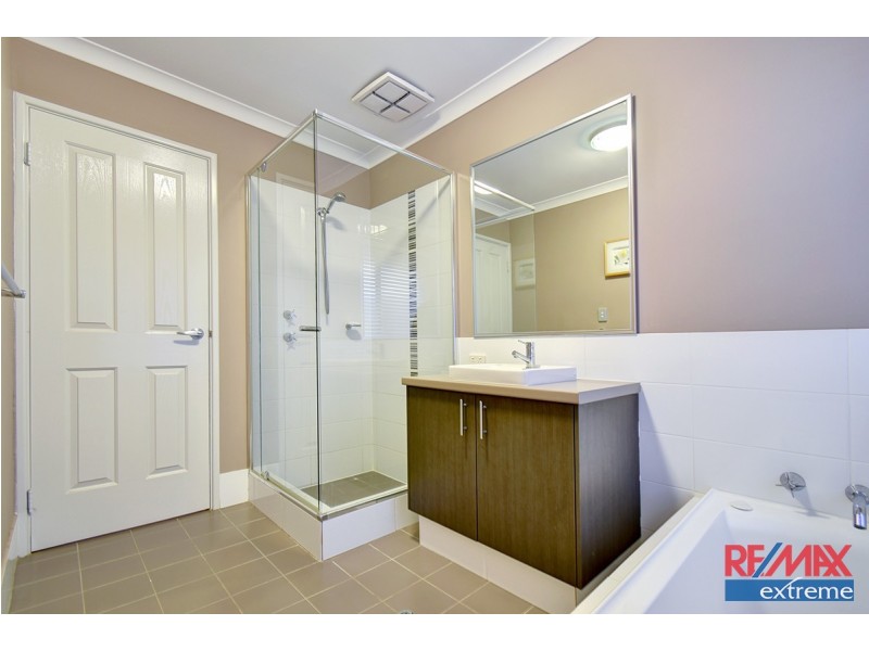 77 Leschenault Loop, Banksia Grove WA 6031