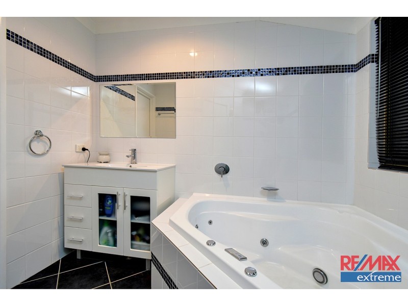 28 Merrang Circuit, Carramar WA 6031