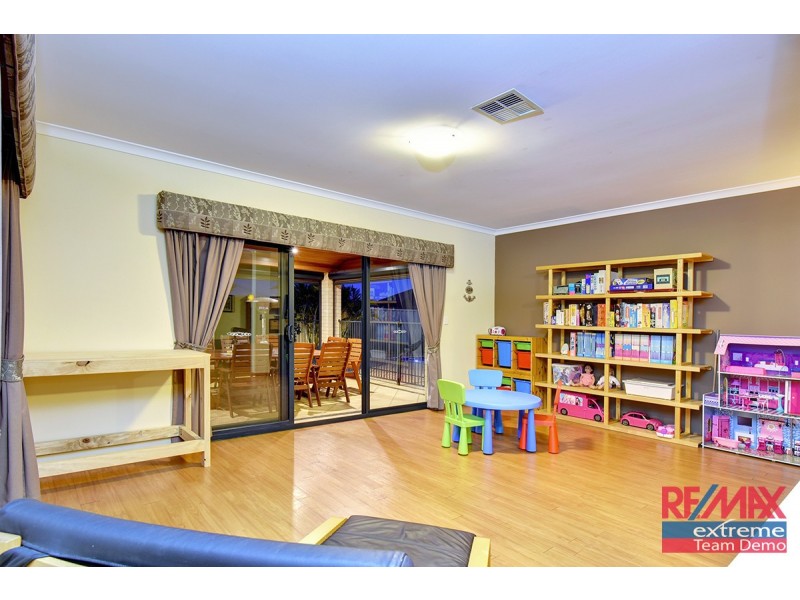 33 Champaigne Drive, Tapping WA 6065