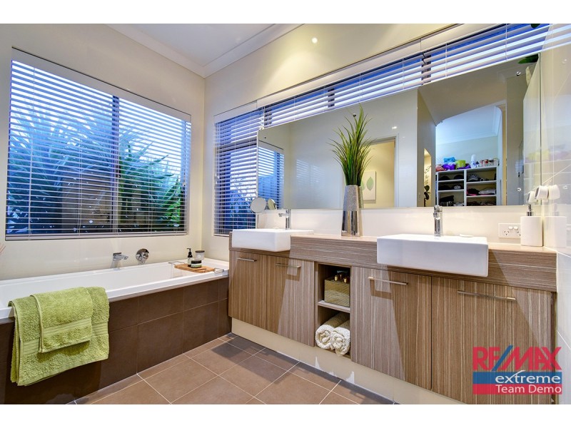 16 Lyssos Way, Tapping WA 6065