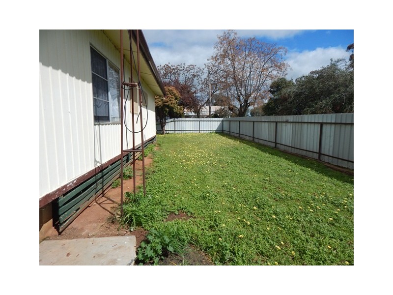 60 Buller Street, Oaklands NSW 2646